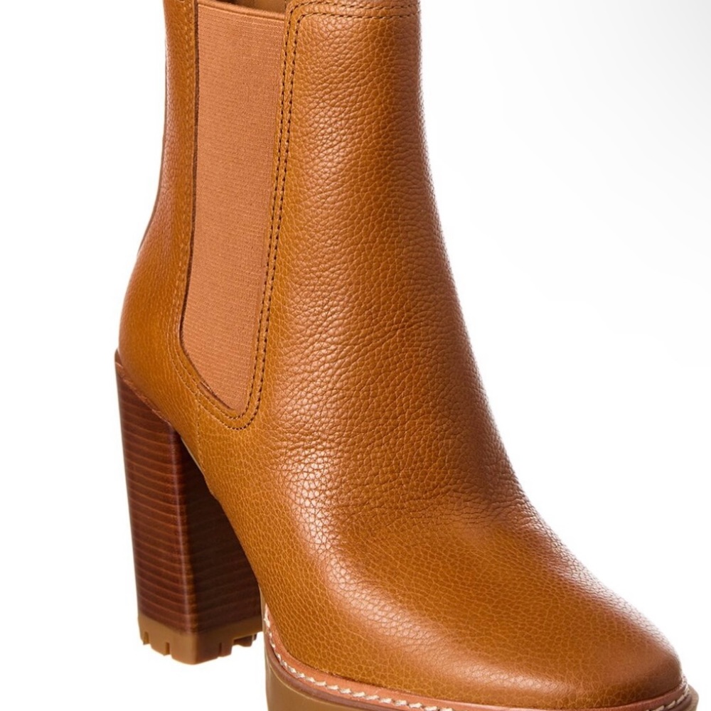 Condition: Excellent Used| Size 9 | Tory Burch Carson Lug Leather Bootie